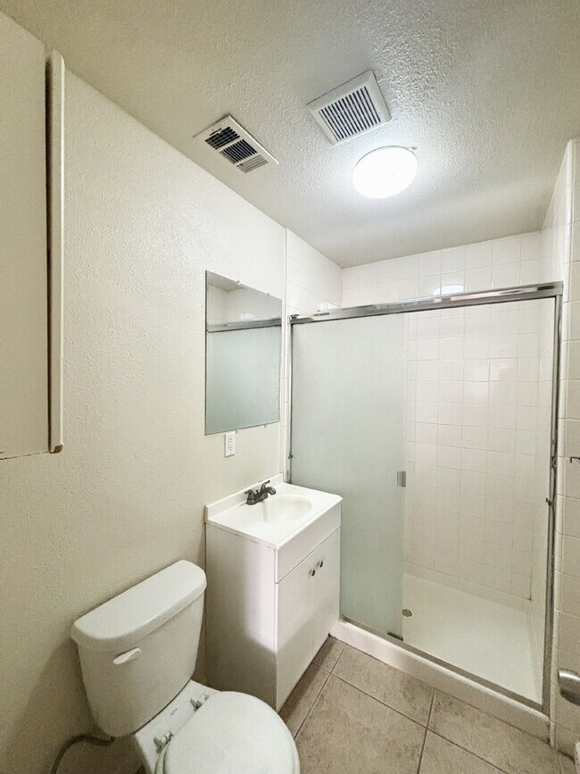 Building Photo - Merced: $799 Comfortable energy efficient ...