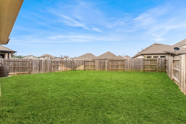 Building Photo - 15520 Maple