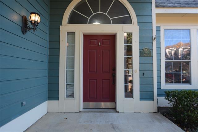 Building Photo - 1400 Oakcrest Dr