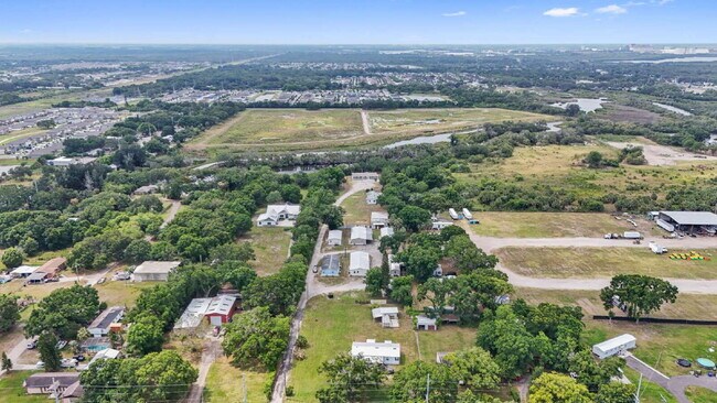 Building Photo - "Spacious 4-Bedroom Retreat with 3400 Sq F...