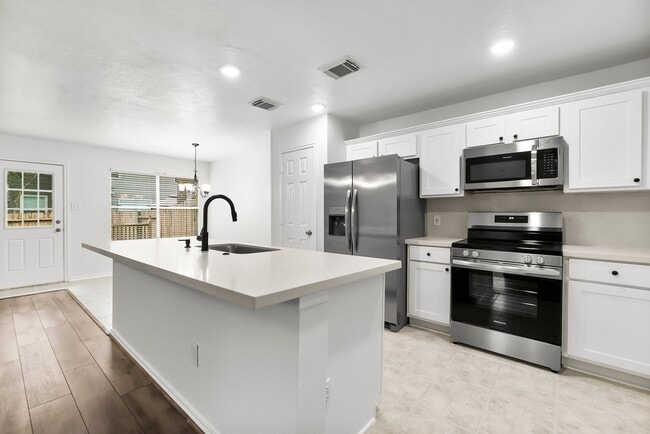 Building Photo - 302 Sentry Maple Pl