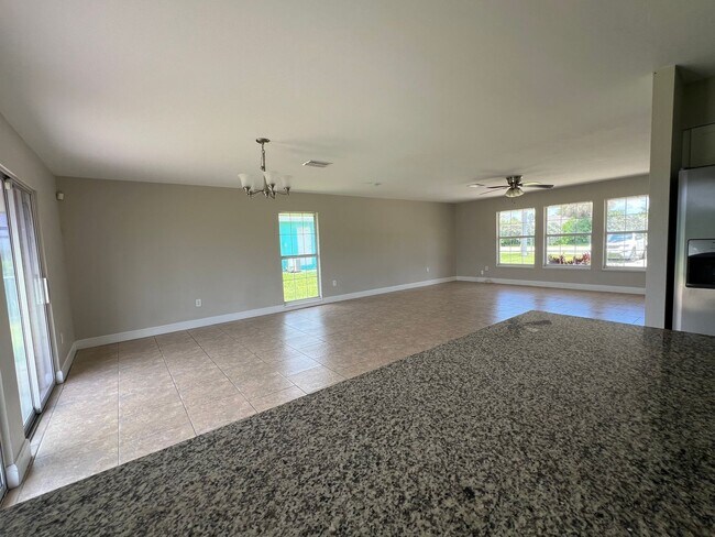 Building Photo - $1,825 ** AVAIL 6/7/25 ** 3 Bed / 2 Bath S...