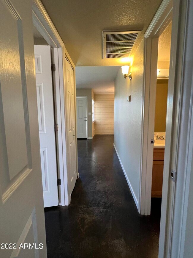 Building Photo - 1718 E Campbell Ave