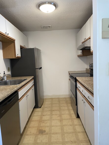 Building Photo - 15 Bower Rd