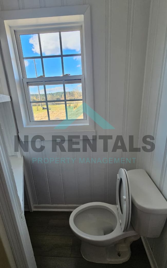 Building Photo - 252 Westbrook Ave