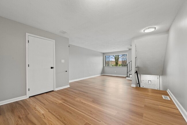 Building Photo - 68 Sterling Ln