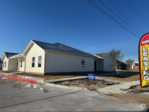 Building Photo - 1901 E Sabine St