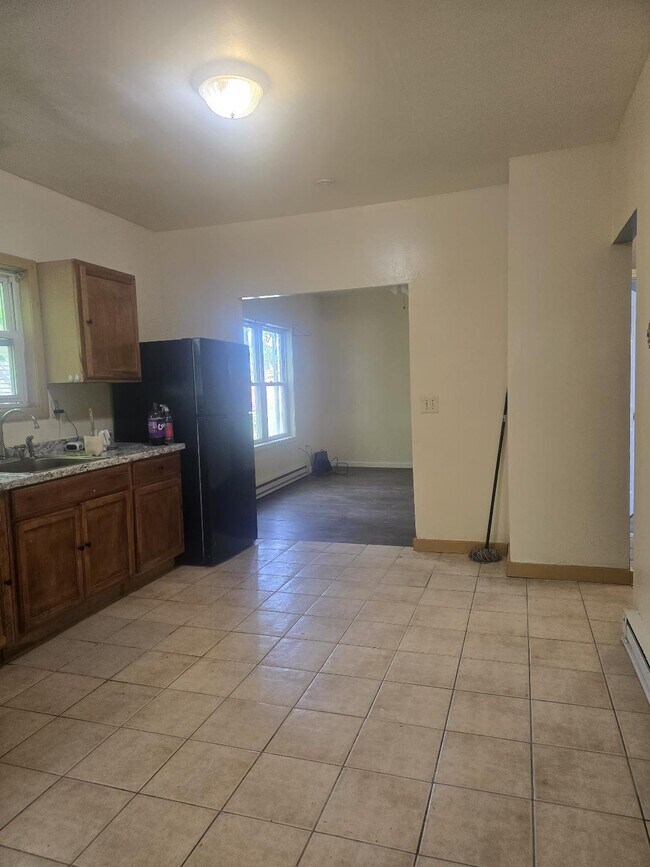 Building Photo - 14 Wood St