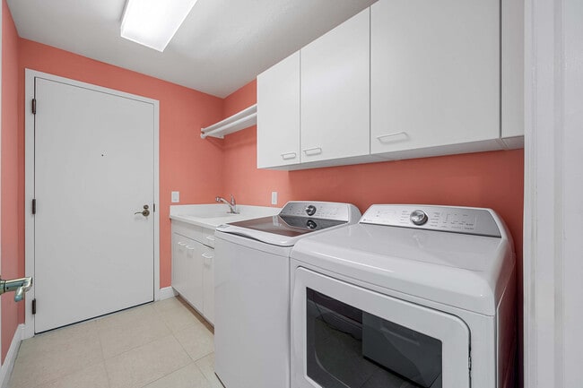 Building Photo - 455 Cove Tower Dr