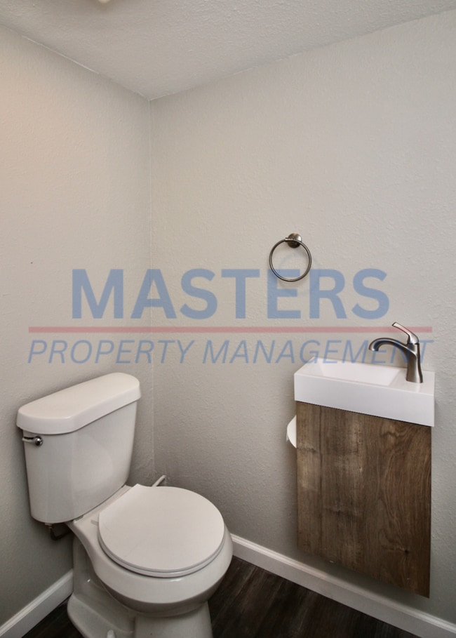 Building Photo - Three bedroom with 1 and a half bath tradi...