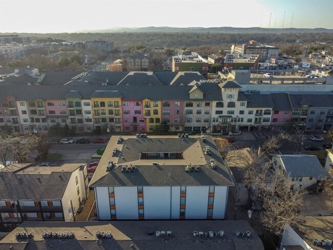 Building Photo - North Campus 1x1 @ University Quarters