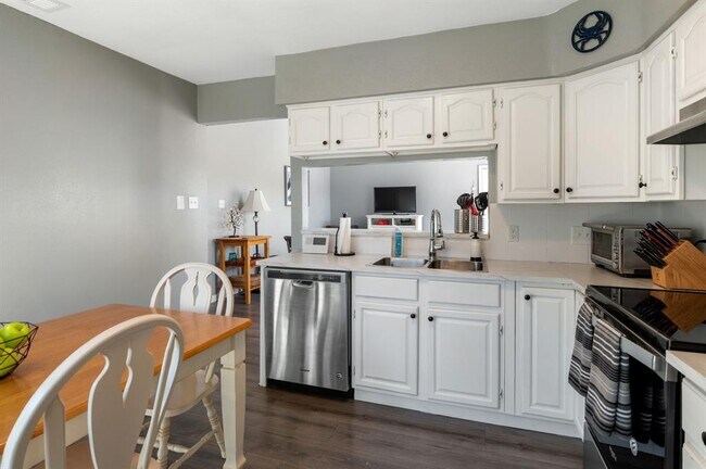 Building Photo - 10401 Burmaster Ln