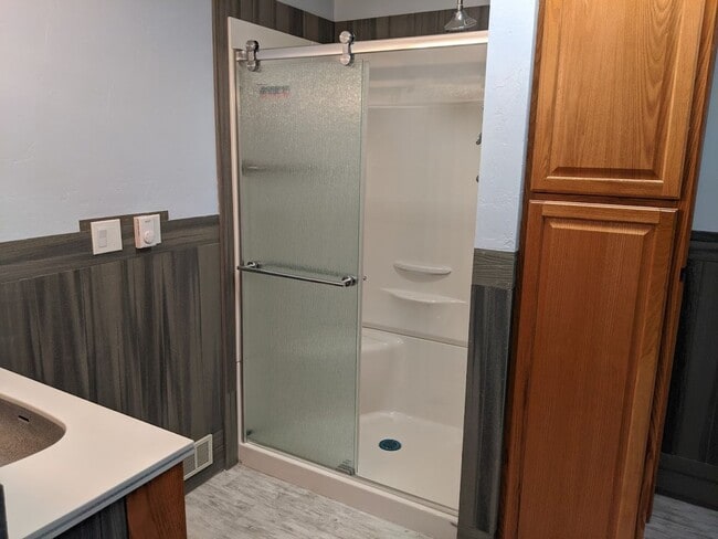 Building Photo - 3 Bedroom 2 Bath Orchards House