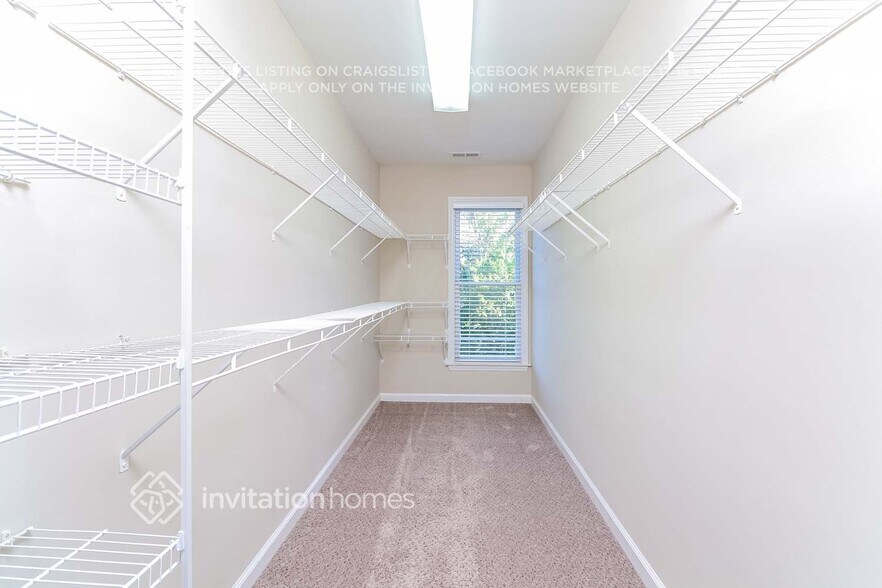 Building Photo - 3700 Turret Ct NE