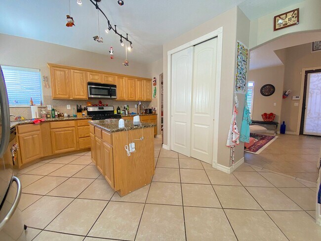 Building Photo - East El Paso Refrig A/C 4bed across from Park!