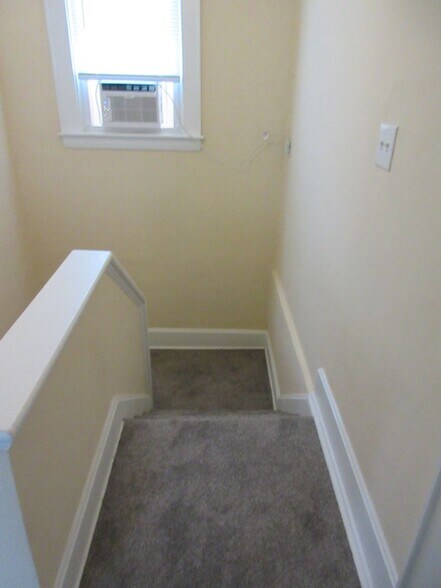 Building Photo - 702 28th St