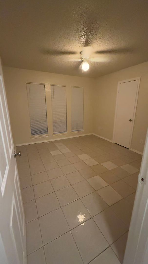 Building Photo - Great 3 Bedroom 2 Bathroom in Plano!