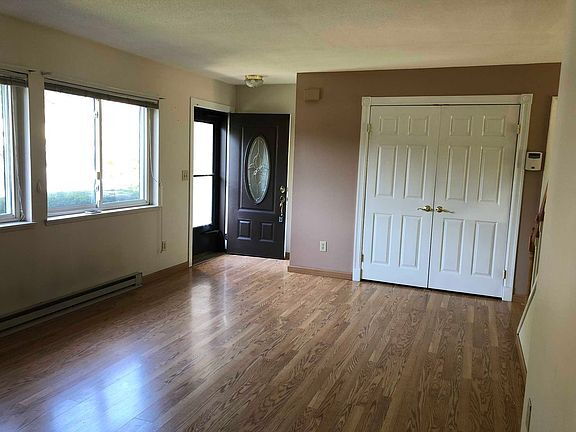 Building Photo - "Charming 3-Bed Oasis with Granite Touches...