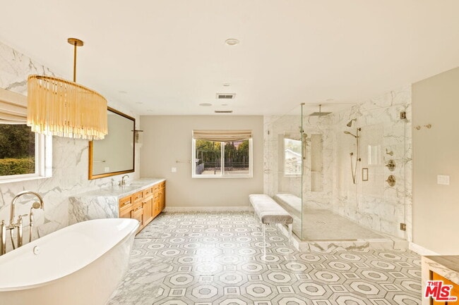 Building Photo - 1047 E Pomello Dr