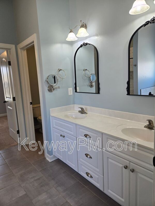 Building Photo - 999 Watermark Dr