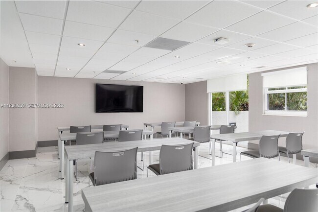 Building Photo - 185 SE 14th Terrace