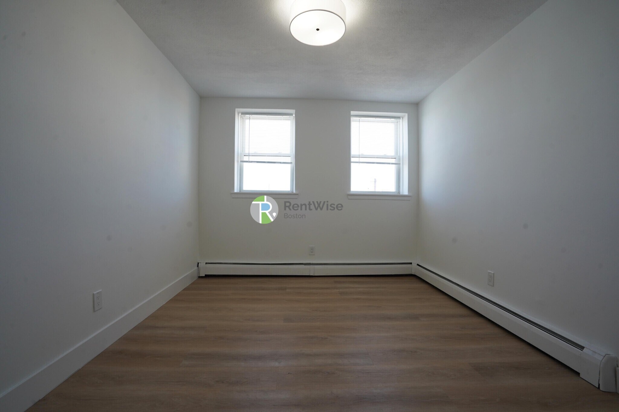 Building Photo - 740 E 7th St