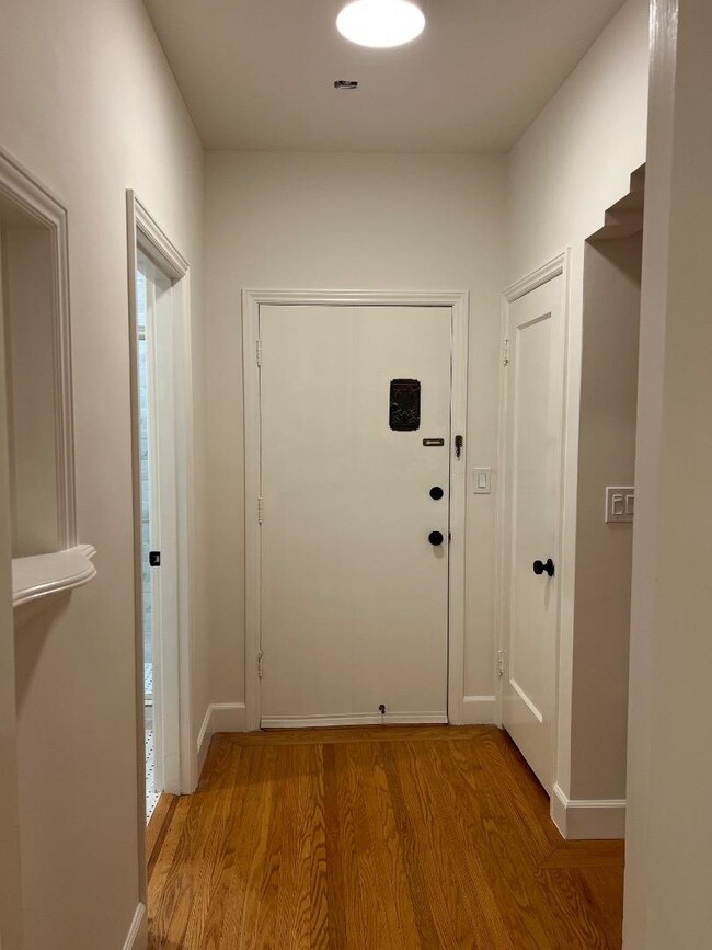 Building Photo - 1217 Capuchino Ave