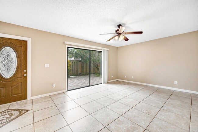 Building Photo - 2111 Vista Oaks Cir NE