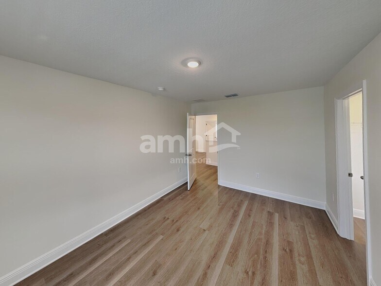 Building Photo - 5944 Pinewood Ests Dr