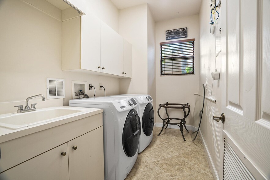 Building Photo - 3484 Collonade Dr