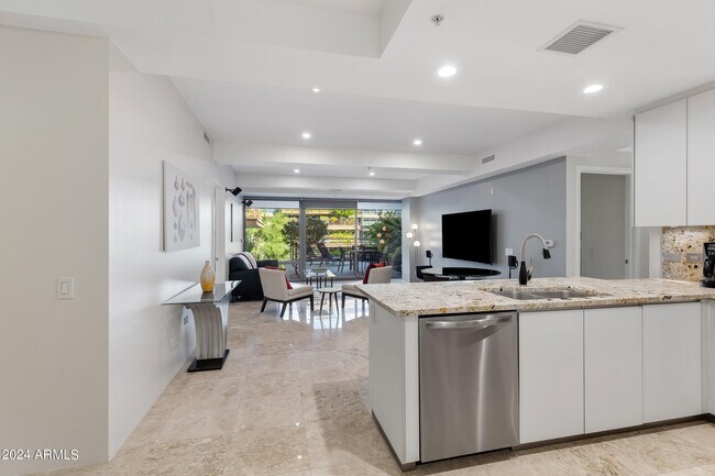 Building Photo - 7121 E Rancho Vista Dr