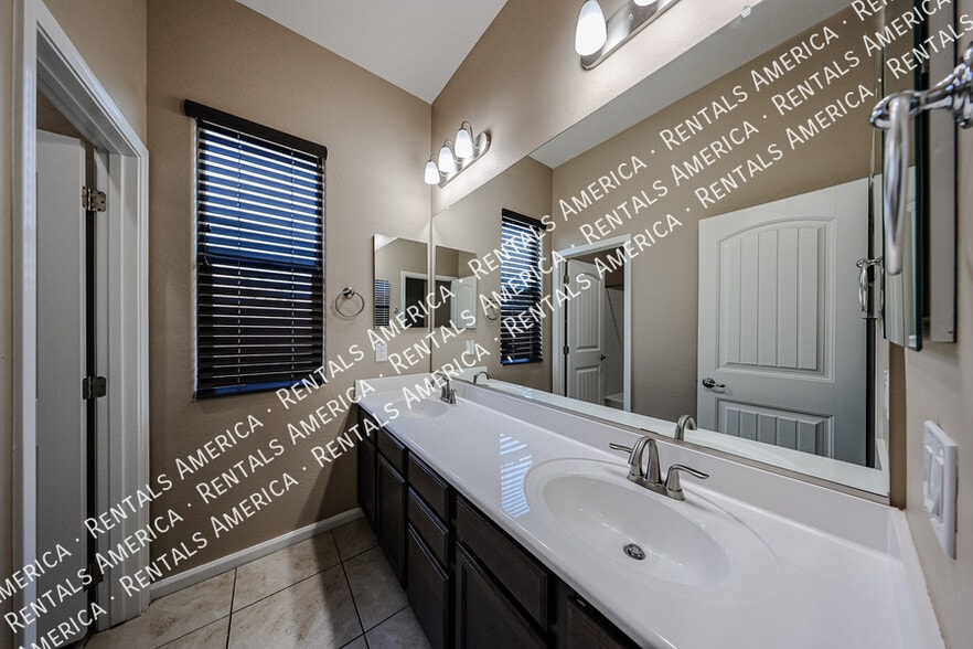 Building Photo - 20856 E Arroyo Verde Dr