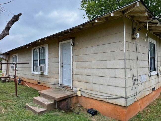 Building Photo - 2409 Ave D