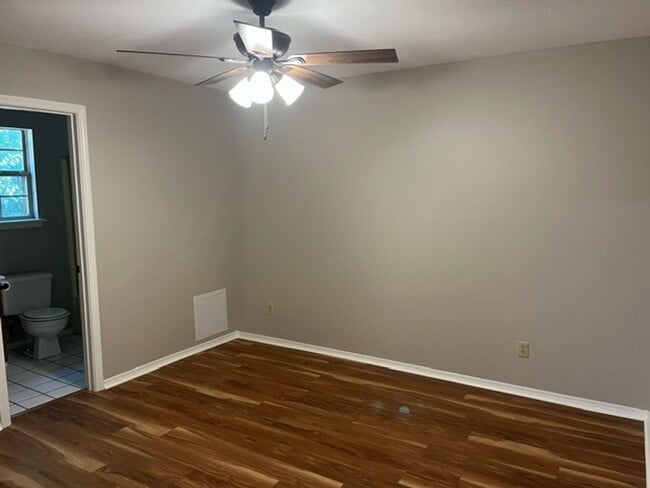 Building Photo - 50 Lynnwood Cove