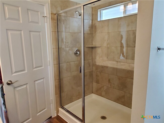 Building Photo - 4001 Woodside Dr