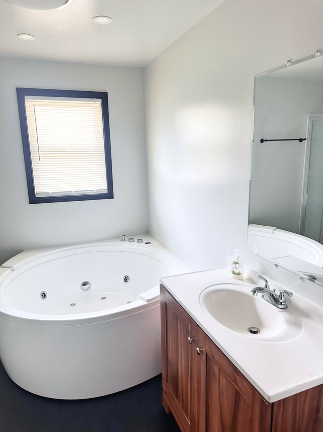 Building Photo - 115 Burben Way