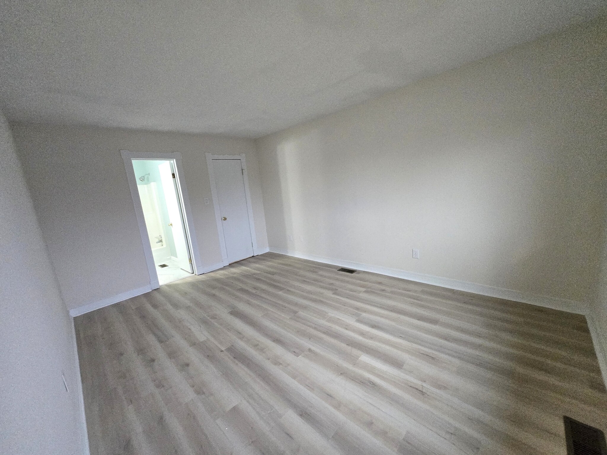 Building Photo - 3912 Riverside Cir