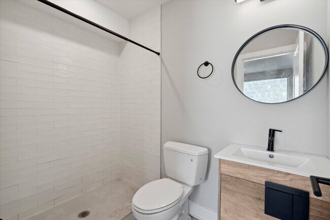 Building Photo - 1618 N Sydenham St