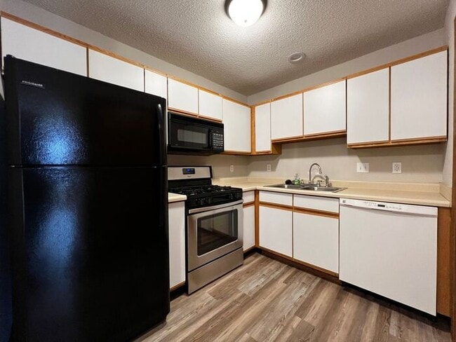 Building Photo - $1,250 | 2 Bedroom, 1 Bathroom Condo | Pet Friendly* | Available for August 1st, 2026 Move In!