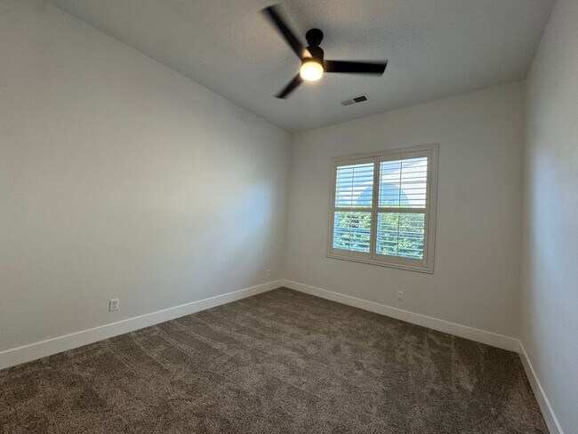 Building Photo - Welcome to the Quail Lake Gated Community!!!