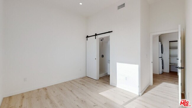 Building Photo - 1509 Cloverdale Ave