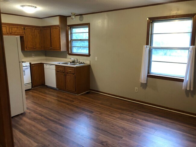 Building Photo - Charming Single-Story Home on a Spacious Lot