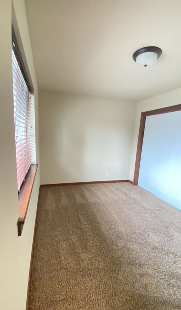 Building Photo - Spacious 3 bedroom 2.5 bath Post Falls Duplex