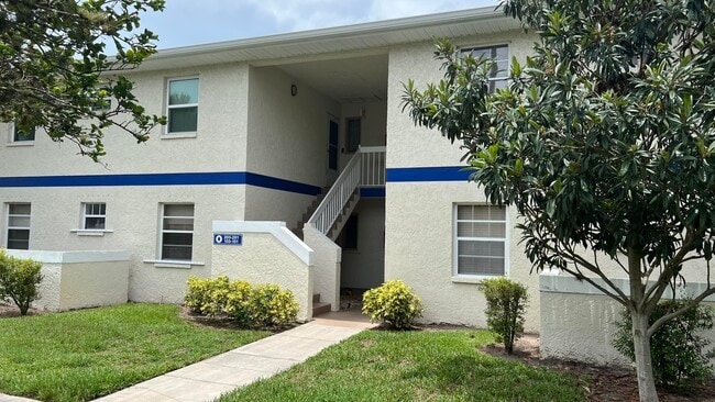 Building Photo - 1532 SE Royal Green Cir