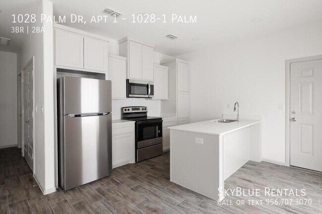 Primary Photo - 1028 Palm Dr