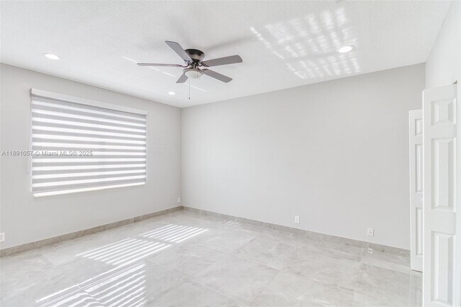 Building Photo - 3810 SW 51st St