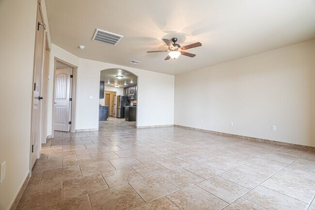 Building Photo - Cozy 3 Bed 2 Bath You've Been Looking For!