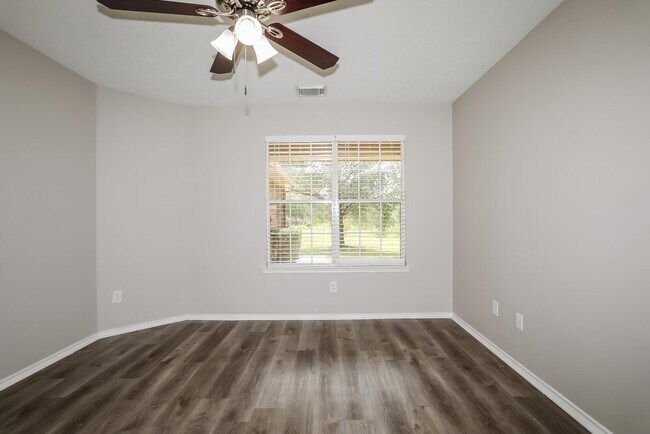 Building Photo - 33103 Cottonwood Bend