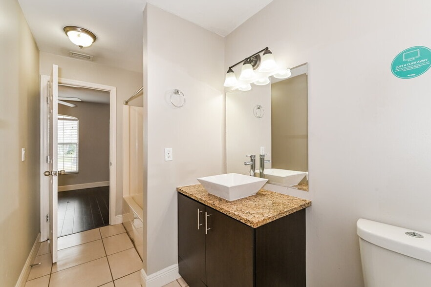 Building Photo - 845 SW 37th Ln