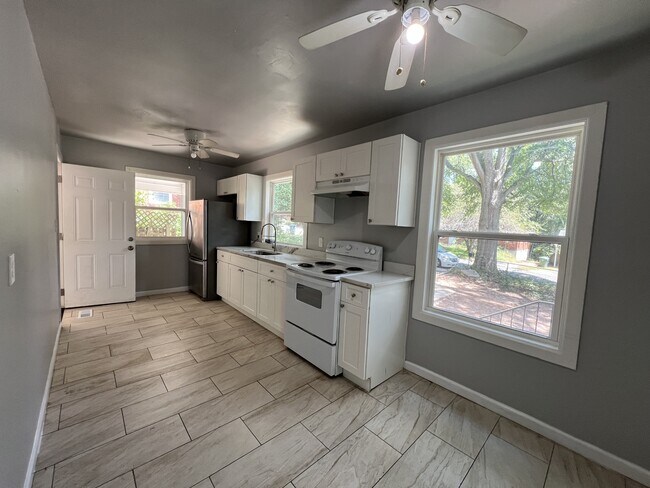 Building Photo - 2157 Nelms Dr SW